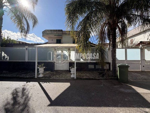 negozio in affitto a Casoria