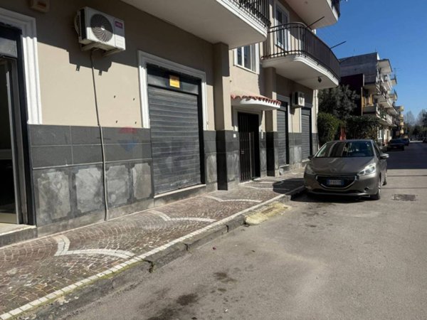locale commerciale in affitto a Casoria