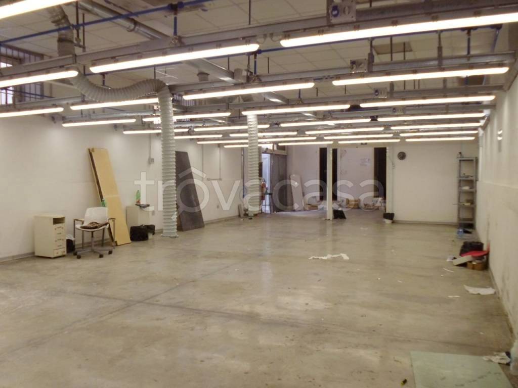 locale commerciale in affitto a Casoria in zona Arpino