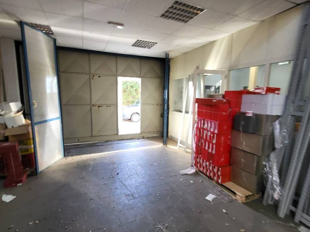 negozio in affitto a Casoria