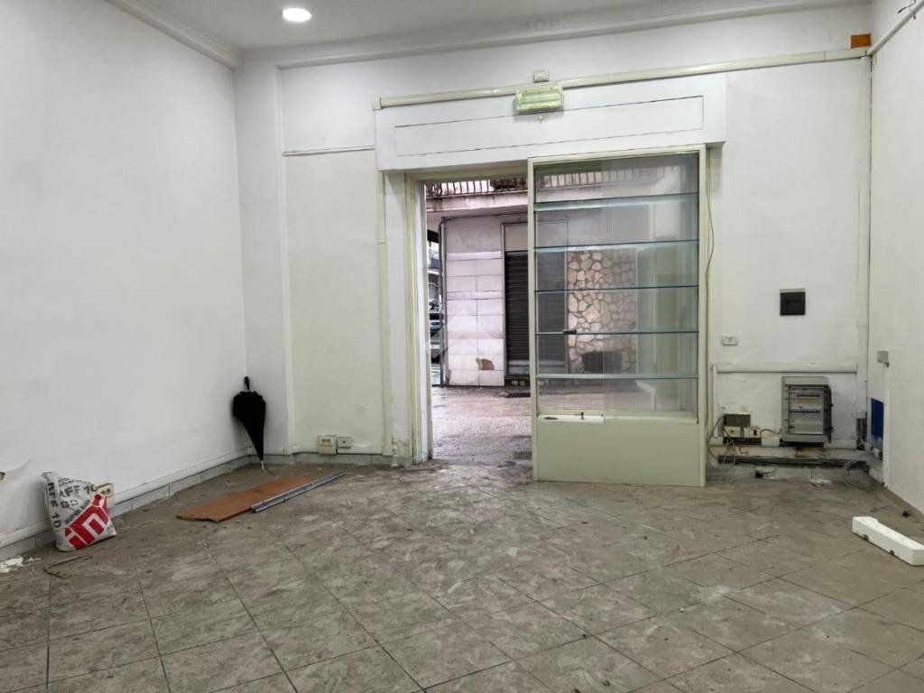 negozio in affitto a Casoria in zona Centro Storico