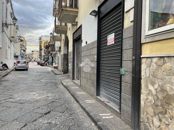negozio in affitto a Casoria in zona Centro Storico