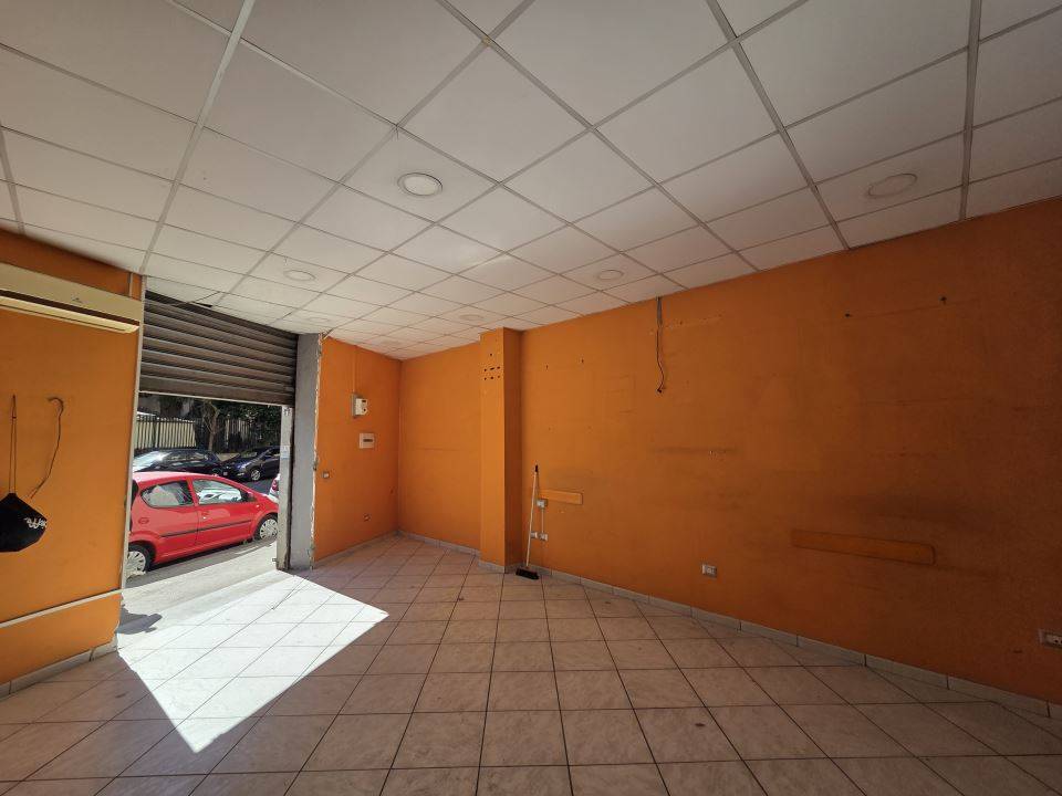 negozio in affitto a Casoria