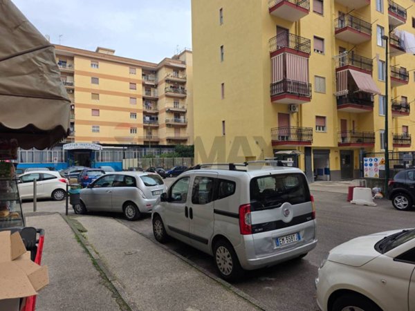 negozio in affitto a Casoria in zona Centro Storico