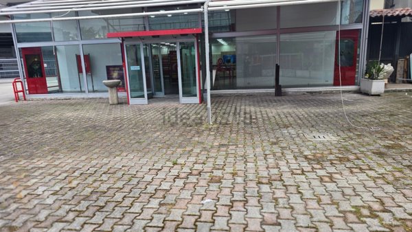 locale commerciale in affitto a Casoria