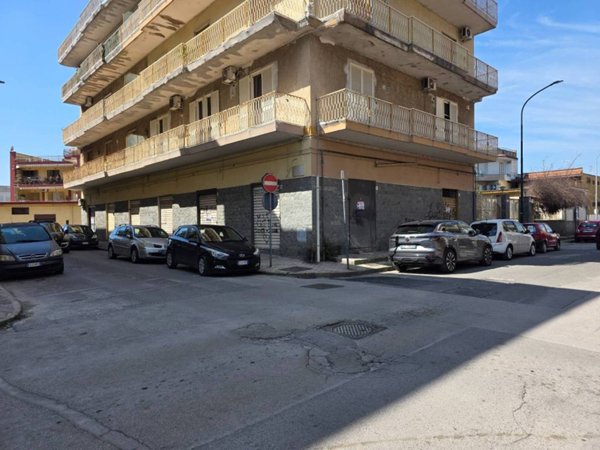 locale commerciale in affitto a Casoria in zona Centro Storico