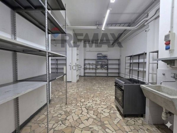locale commerciale in affitto a Casoria