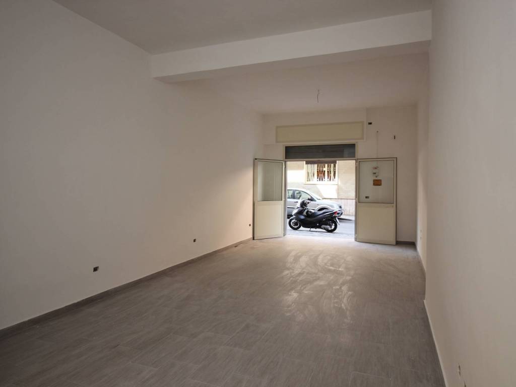 negozio in affitto a Casoria