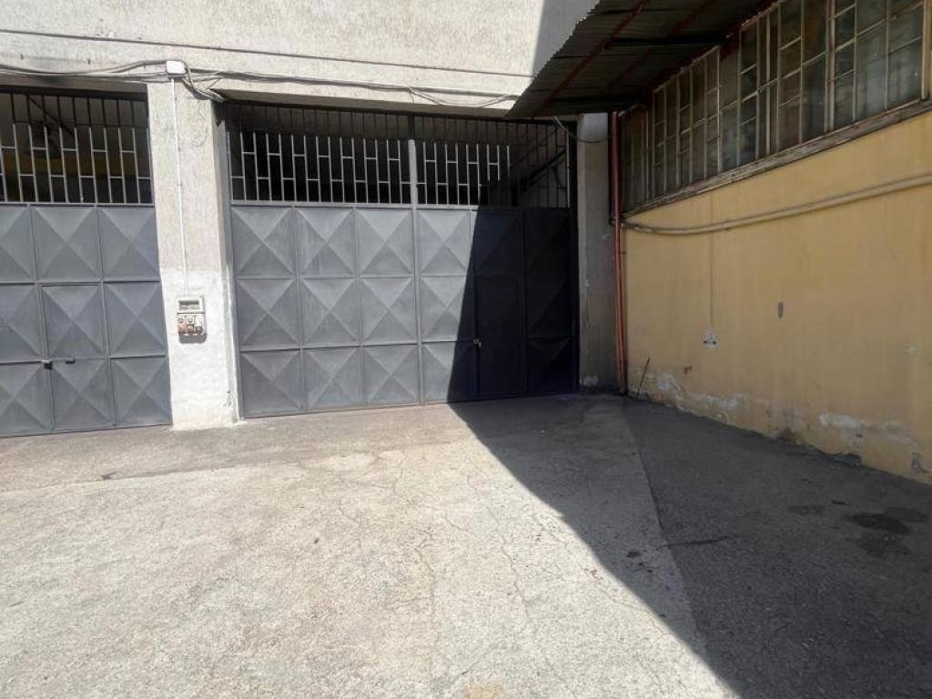 negozio in affitto a Casoria in zona Arpino