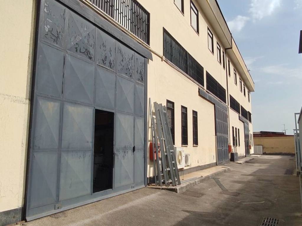 locale commerciale in affitto a Casoria