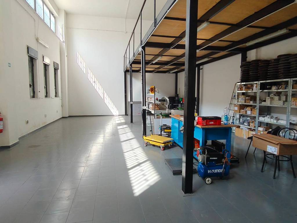 locale commerciale in affitto a Casoria