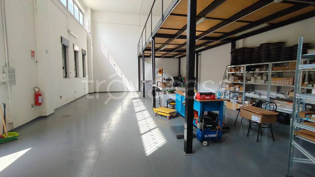 locale commerciale in affitto a Casoria