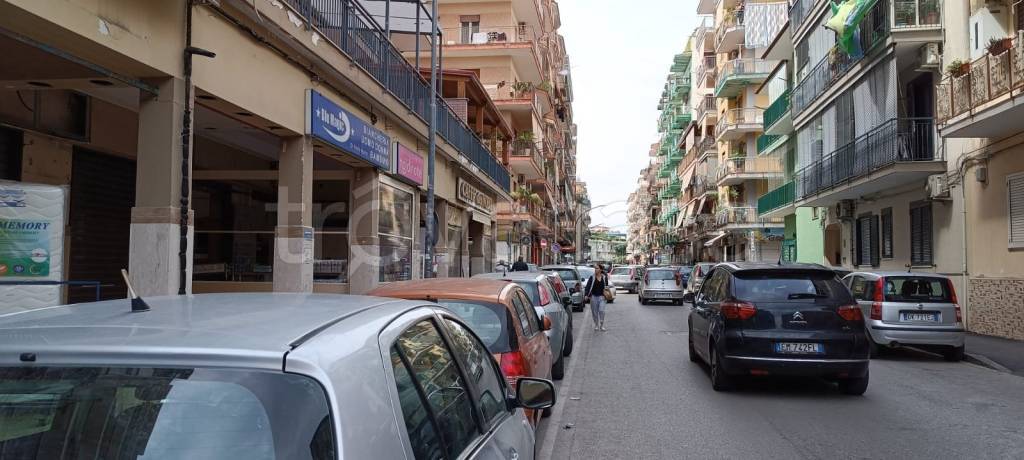 negozio in affitto a Casoria in zona Centro Storico