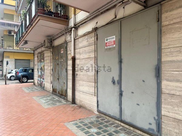 negozio in affitto a Casoria