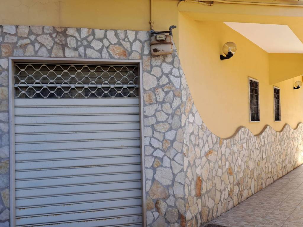 negozio in affitto a Casoria in zona Centro Storico