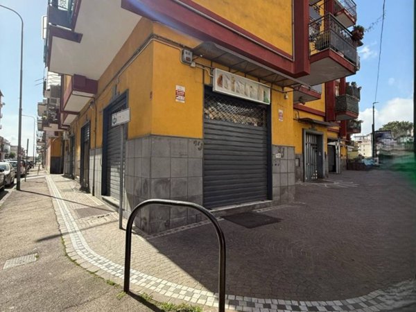 negozio in affitto a Casoria