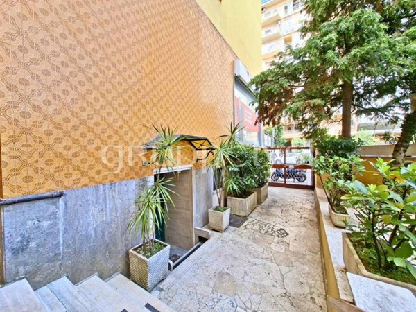 negozio in affitto a Casoria in zona Centro Storico