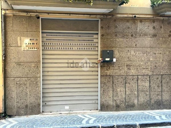 negozio in affitto a Casoria in zona Centro Storico