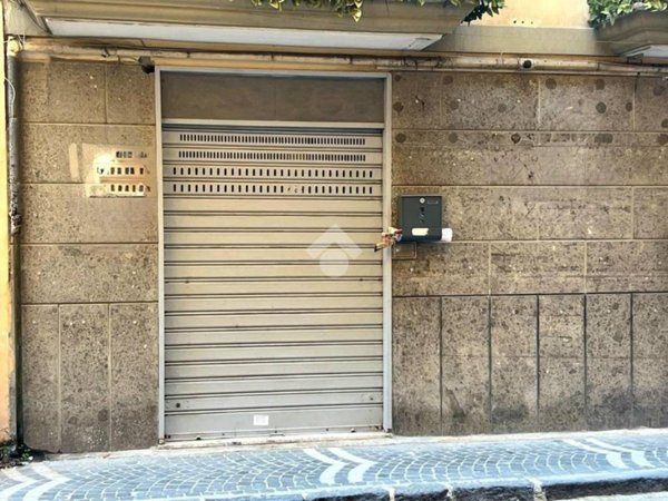 negozio in affitto a Casoria in zona Centro Storico