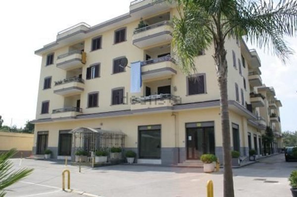locale commerciale in affitto a Casoria in zona Ferrovia