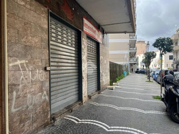 negozio in affitto a Casoria in zona Centro Storico