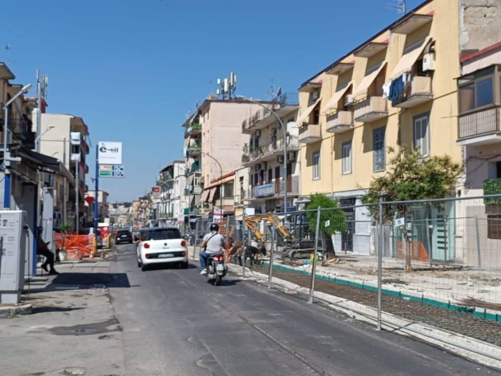 negozio in affitto a Casoria in zona Arpino