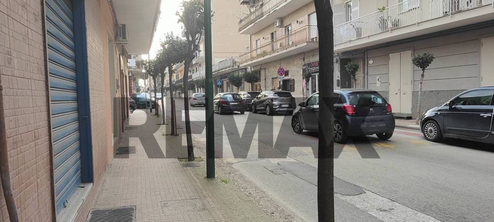 locale commerciale in affitto a Casoria in zona Ferrovia