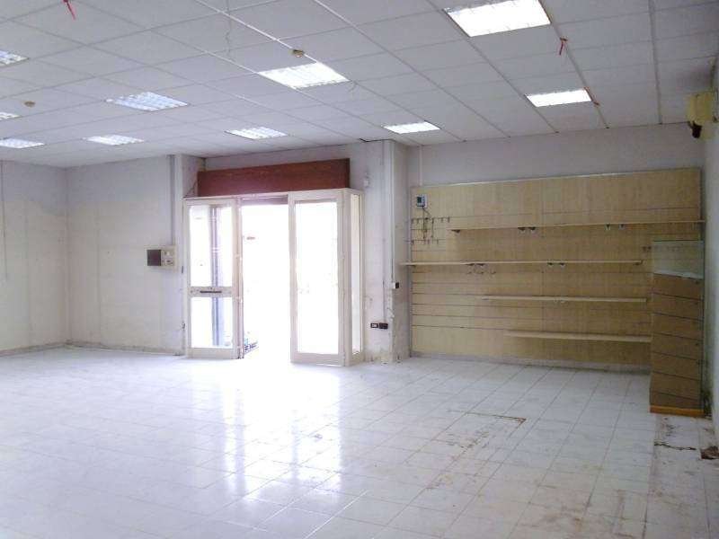 locale commerciale in affitto a Casoria