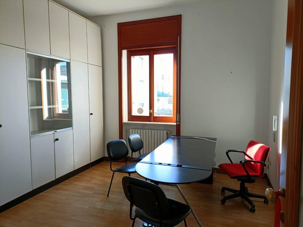 ufficio in affitto a Castellammare di Stabia in zona Centro Città