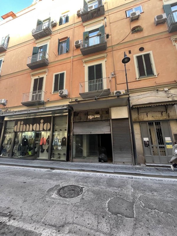 negozio in affitto a Castellammare di Stabia in zona Centro Città