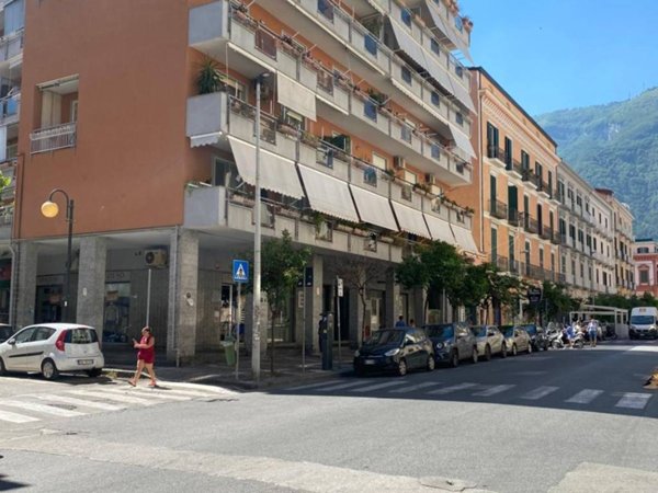 negozio in affitto a Castellammare di Stabia in zona Centro Città