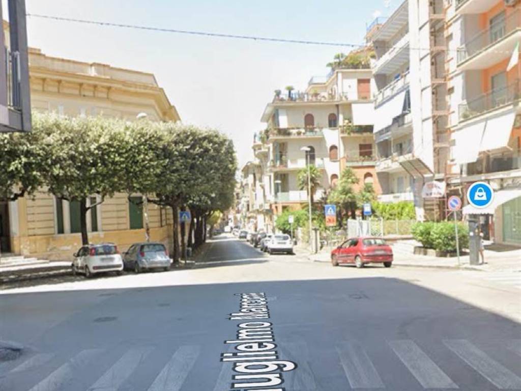 negozio in affitto a Castellammare di Stabia in zona Centro Città