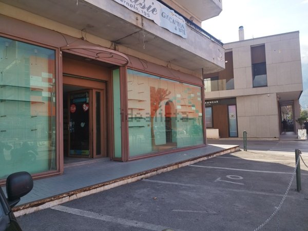 locale commerciale in affitto a Castellammare di Stabia