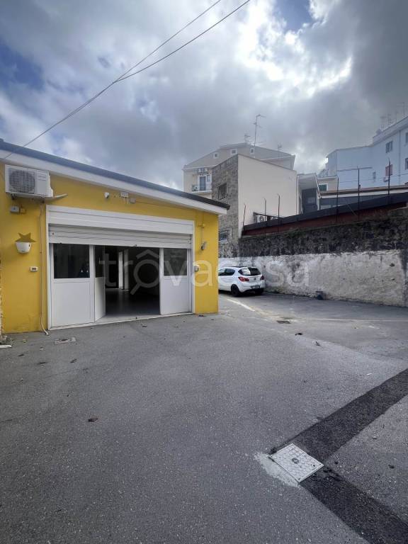 negozio in affitto a Castellammare di Stabia