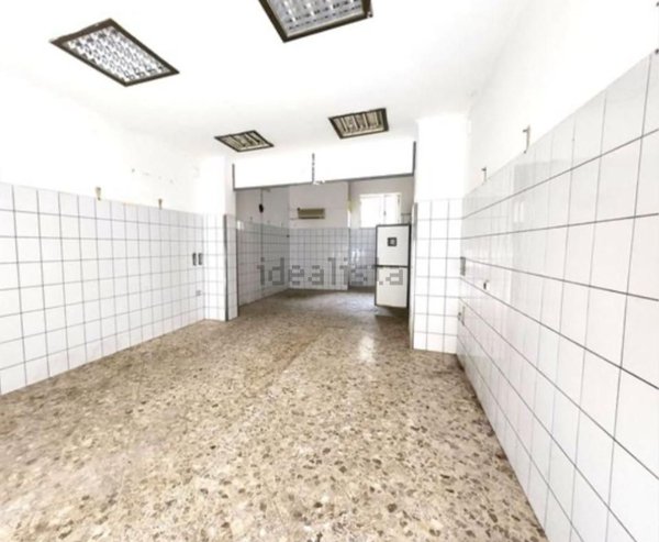 locale commerciale in affitto a Castellammare di Stabia