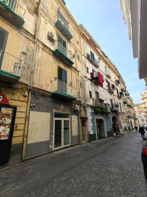 locale commerciale in affitto a Castellammare di Stabia