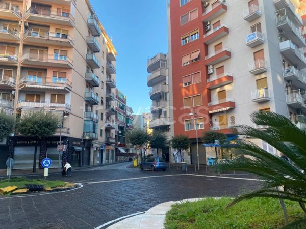 negozio in affitto a Castellammare di Stabia in zona Centro Città