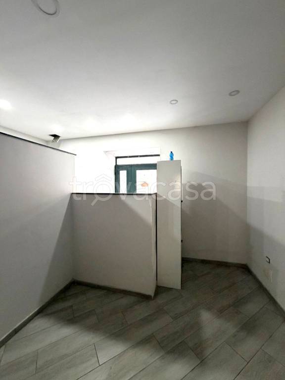 negozio in affitto a Castellammare di Stabia in zona Ponte Persica