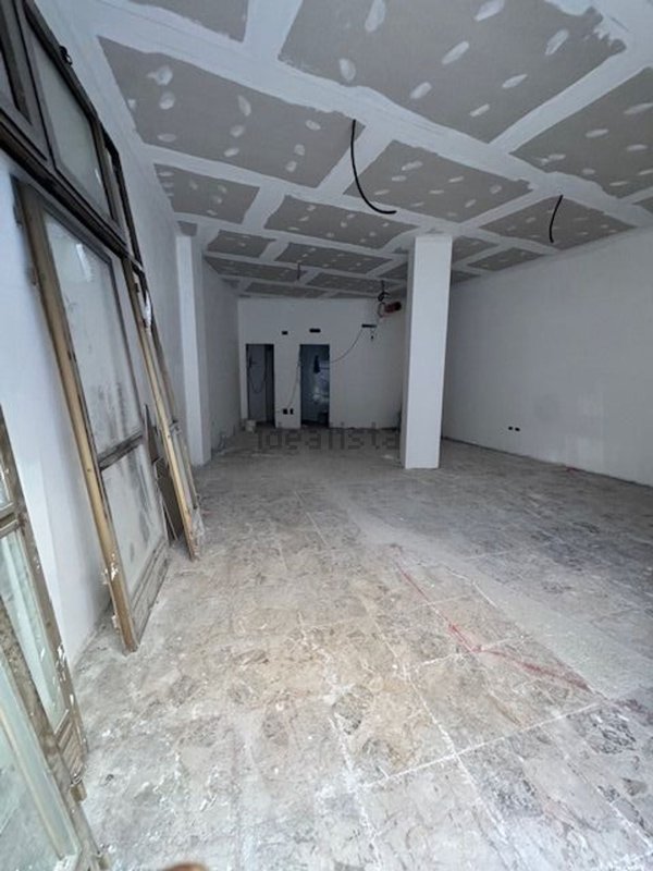 locale commerciale in affitto a Castellammare di Stabia