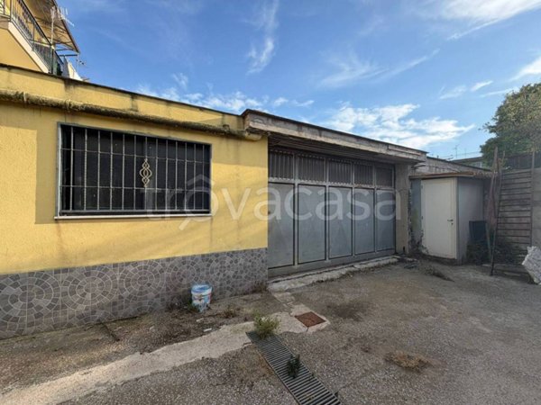 locale commerciale in affitto a Castellammare di Stabia in zona Pioppaino