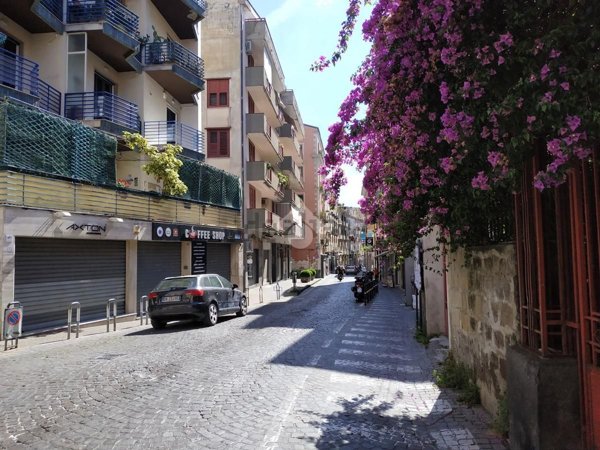 locale commerciale in affitto a Castellammare di Stabia in zona Centro Città