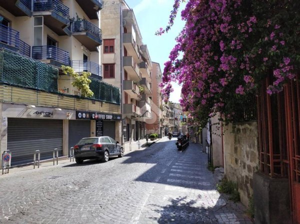 negozio in affitto a Castellammare di Stabia in zona Centro Città