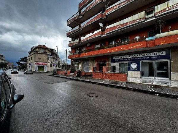 negozio in affitto a Castellammare di Stabia in zona Ponte Persica