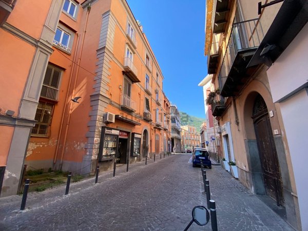 locale commerciale in affitto a Castellammare di Stabia