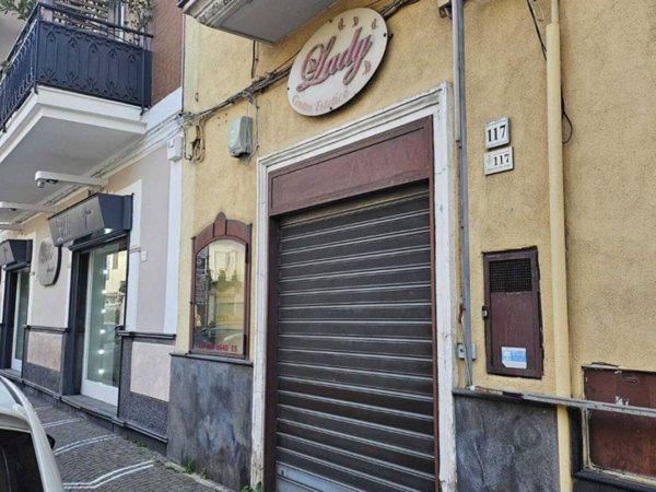negozio in affitto a Castellammare di Stabia in zona Ponte Persica