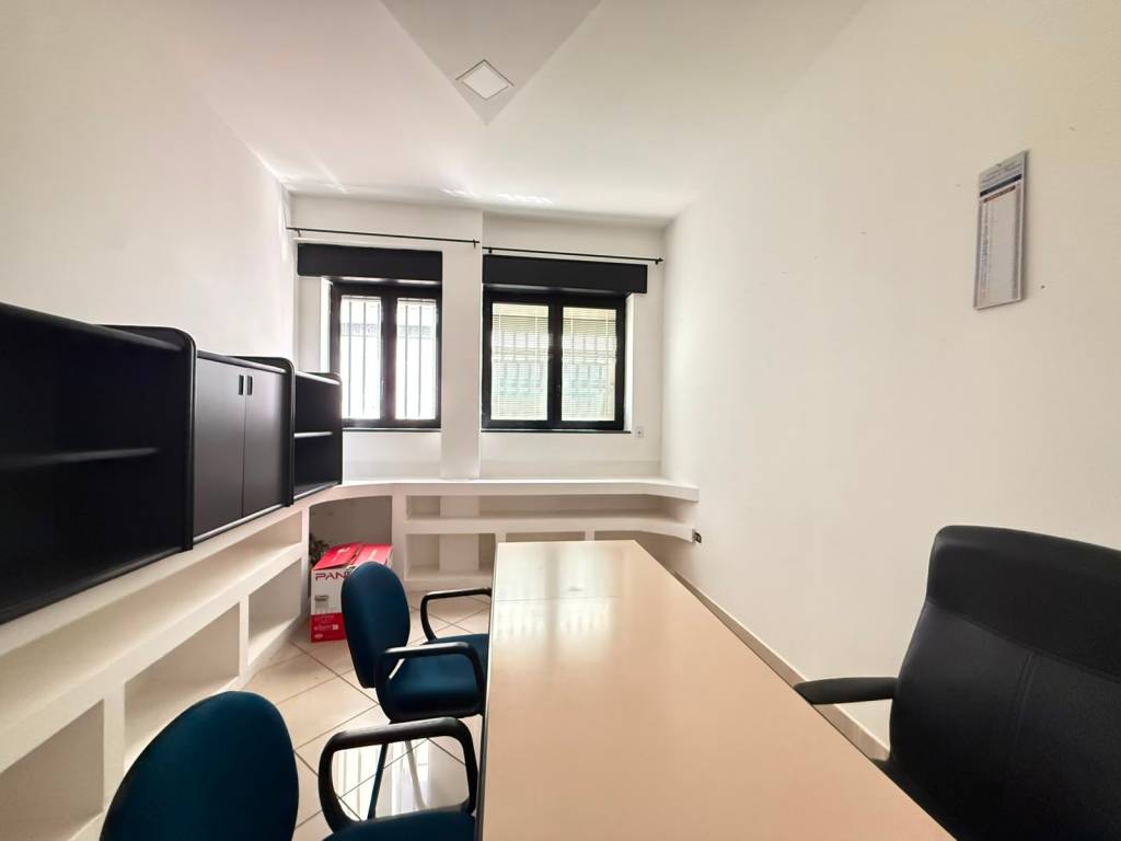 ufficio in affitto a Castellammare di Stabia in zona Centro Città