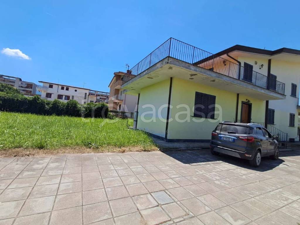 casa indipendente in affitto a Castello di Cisterna