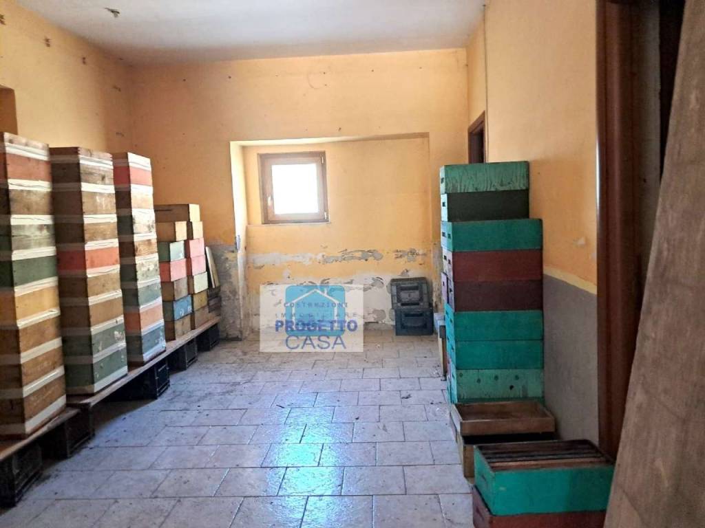 locale commerciale in affitto a Castello di Cisterna