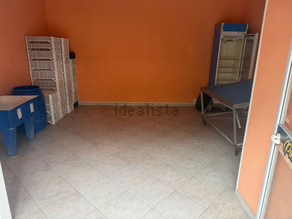 locale commerciale in affitto a Castello di Cisterna