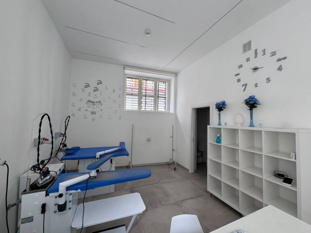 negozio in affitto a Castello di Cisterna